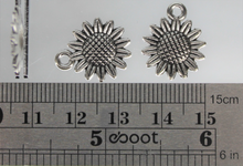 Load image into Gallery viewer, Daisy, Sunflower, Flower Charms