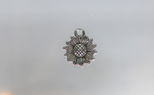 Load image into Gallery viewer, Daisy, Sunflower, Flower Charm