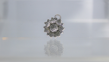 Load image into Gallery viewer, Daisy, Sunflower, Flower Charm