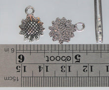 Load image into Gallery viewer, Daisy, Sunflower, Flower Charm