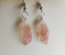 Load image into Gallery viewer, Pink Polygon Pressed Flower Earrings, dried flower earrings, botanical jewelry, confetti earrings, terrarium earrings
