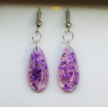 Load image into Gallery viewer, Purple Oval Pressed Flower Earrings, dried flower earrings, botanical jewelry, confetti earrings, terrarium earrings

