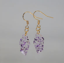 Load image into Gallery viewer, Purple Polygon Pressed Flower Earrings, dried flower earrings, botanical jewelry, confetti earrings, terrarium earrings
